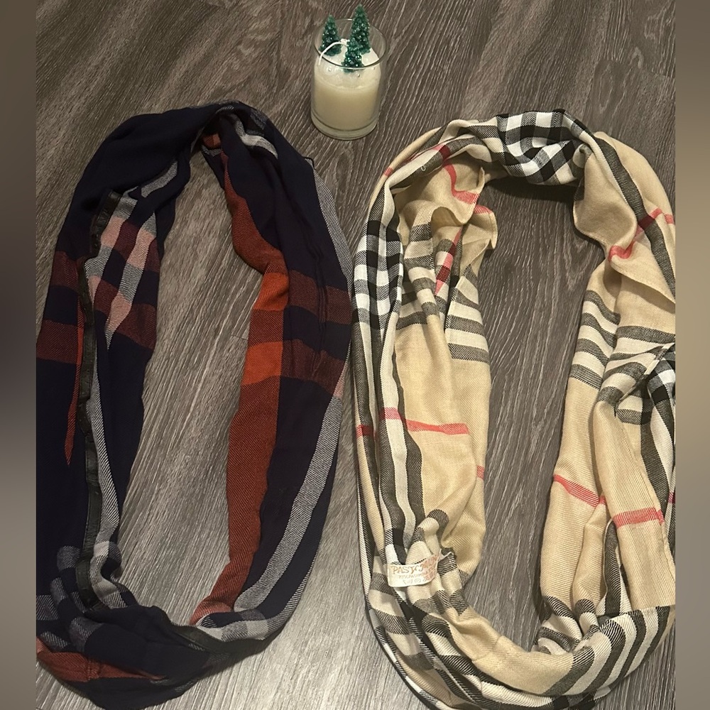 Holiday plaid infinity scarves ❄️🌃🧣tan & navy - Pashmina & Vince Canuto